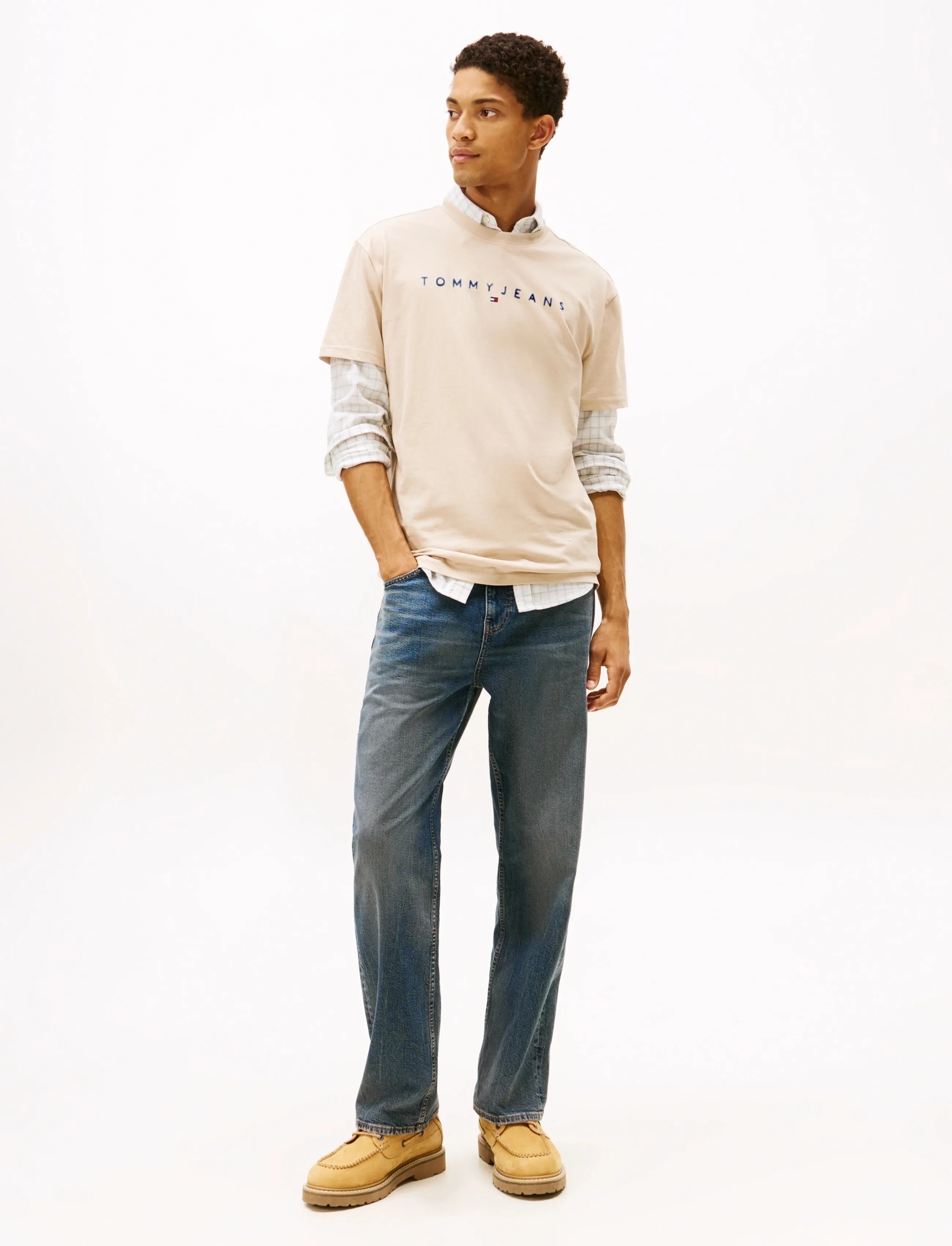 Tommy Jeans - TJM REG LINEAR LOGO TEE EXT - kurzärmelige t-shirts - gulf sand - 4