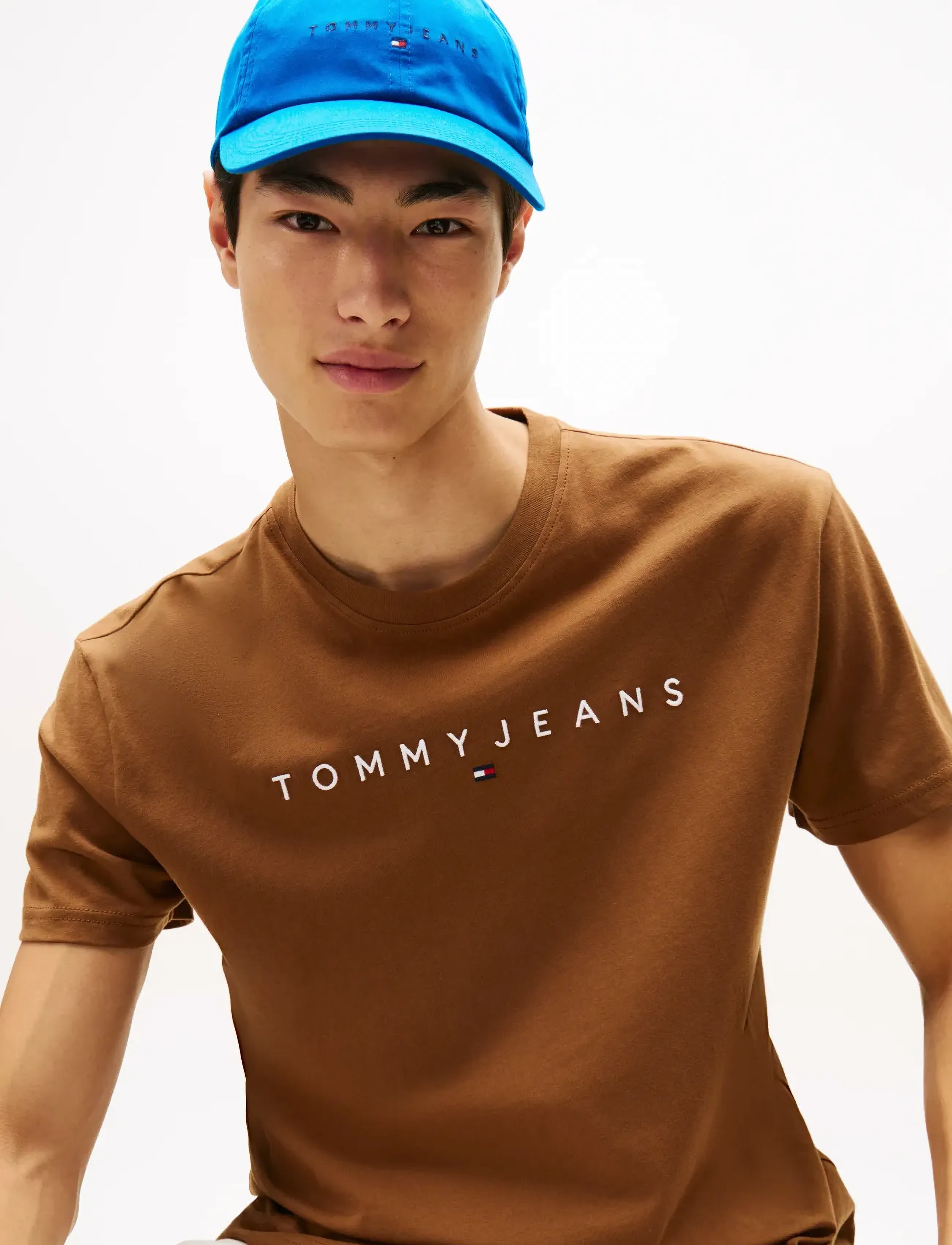 Tommy Jeans - TJM REG LINEAR LOGO TEE EXT - kortärmade t-shirts - pecan nut multi - 4