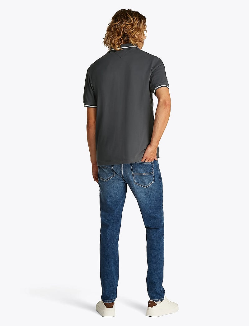 Tommy Jeans - TJM REG TIPPED POLO - kurzärmelig - washed black - 3