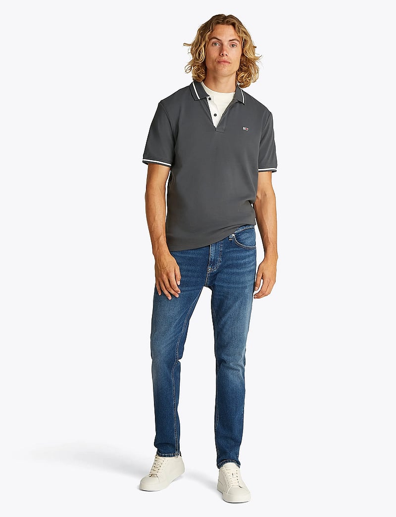 Tommy Jeans - TJM REG TIPPED POLO - kurzärmelig - washed black - 4