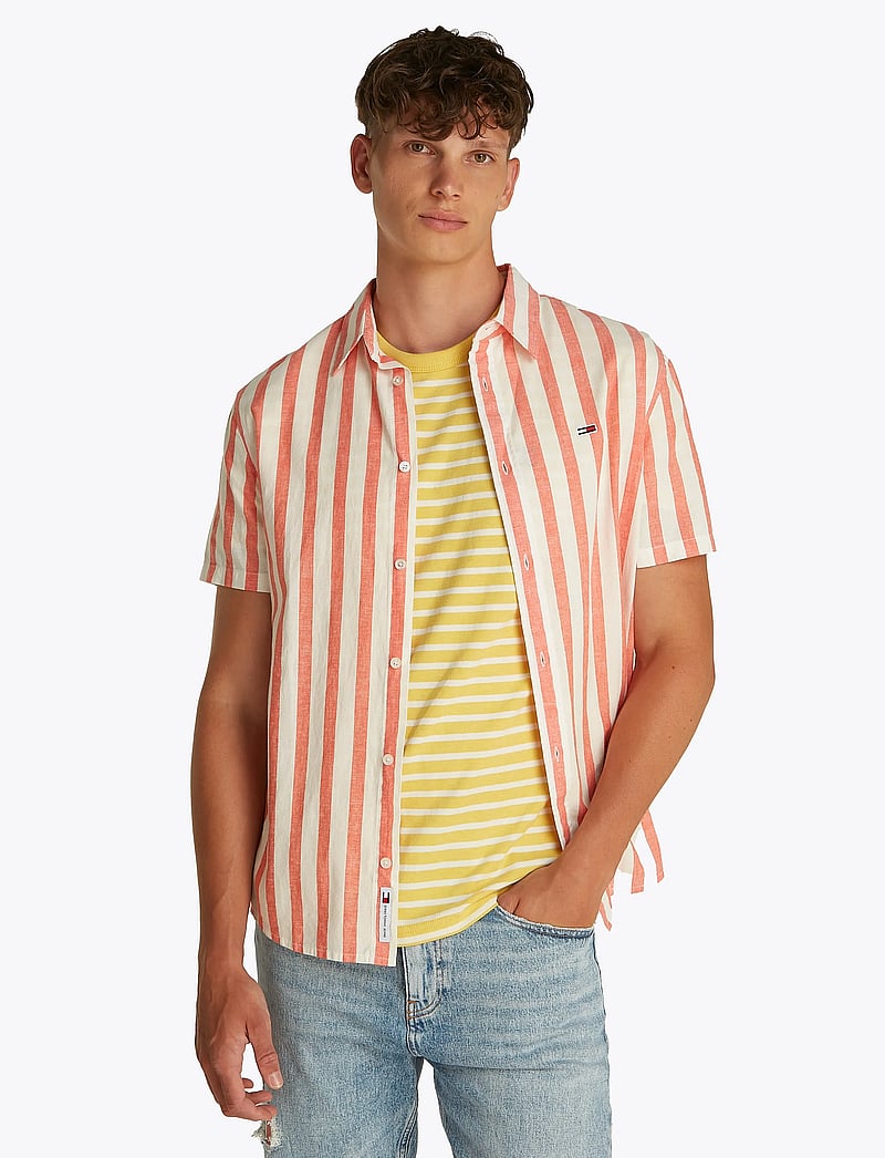 Tommy Jeans - TJM REG LINEN BLEND STP SS SHIRT - triibulised särgid - ecru / bright vermillion - 0