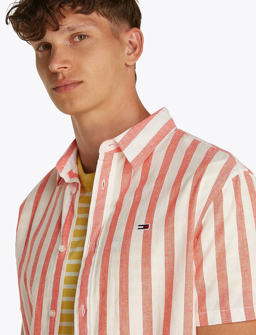 Tommy Jeans - TJM REG LINEN BLEND STP SS SHIRT - gestreifte hemden - ecru / bright vermillion - 5