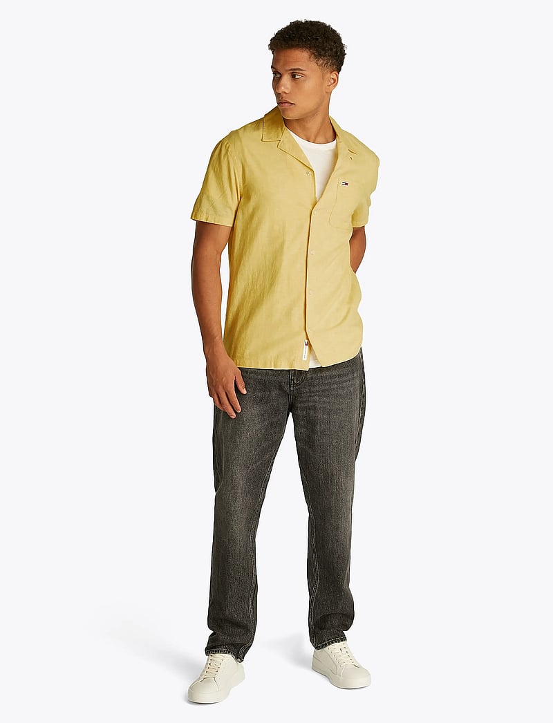 Tommy Jeans - TJM LINEN BLEND CAMP SS EXT - hørskjorter - yellow dahlia - 4