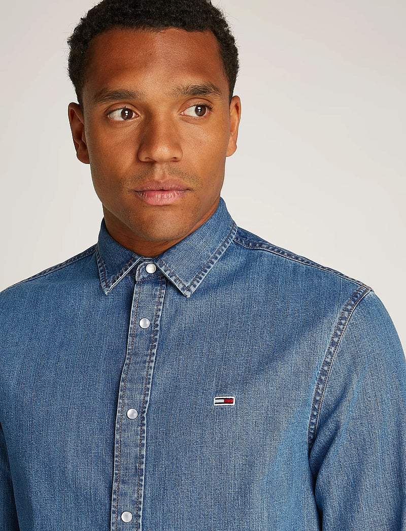 Tommy Jeans - RGLR FIT SHIRT MID BLUE - jeanshemden - denim medium - 4