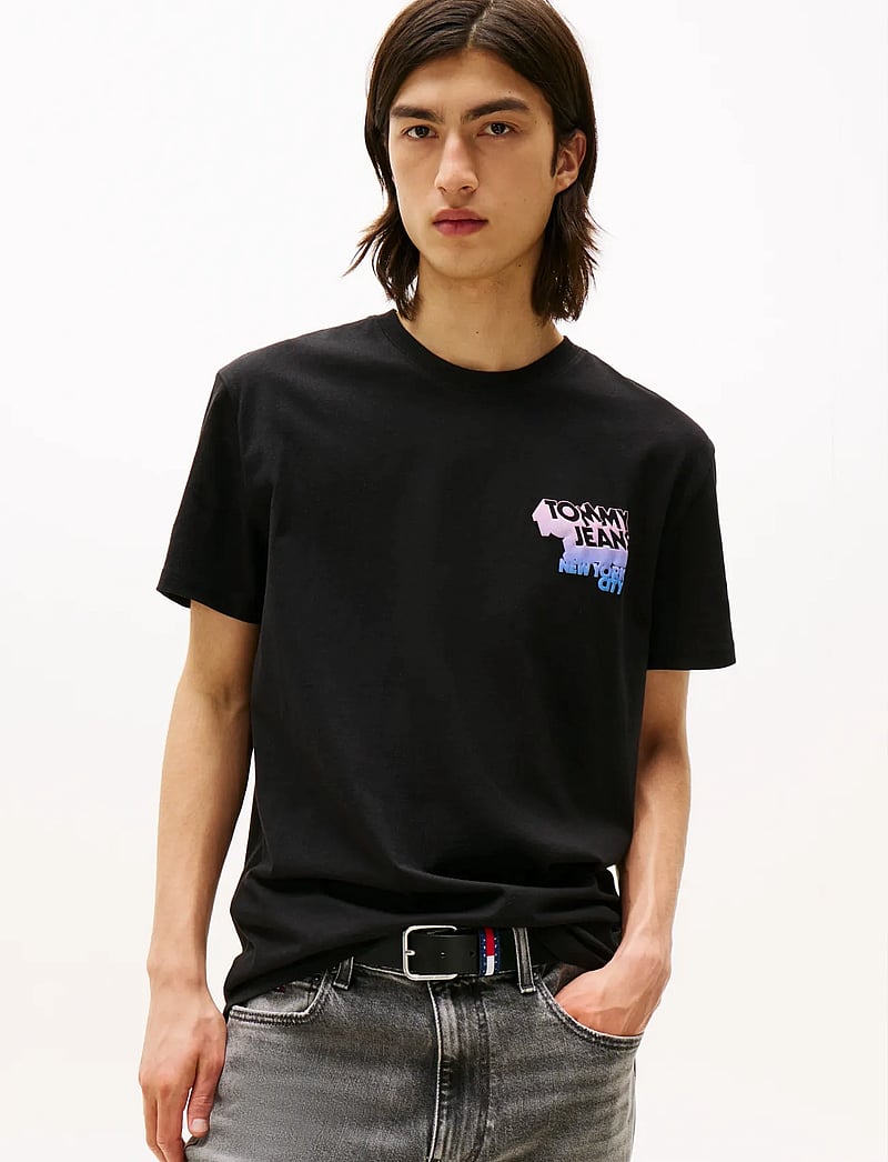 Tommy Jeans - TJM REG STACK BACKPRINT TEE EXT - kortærmede t-shirts - black - 0