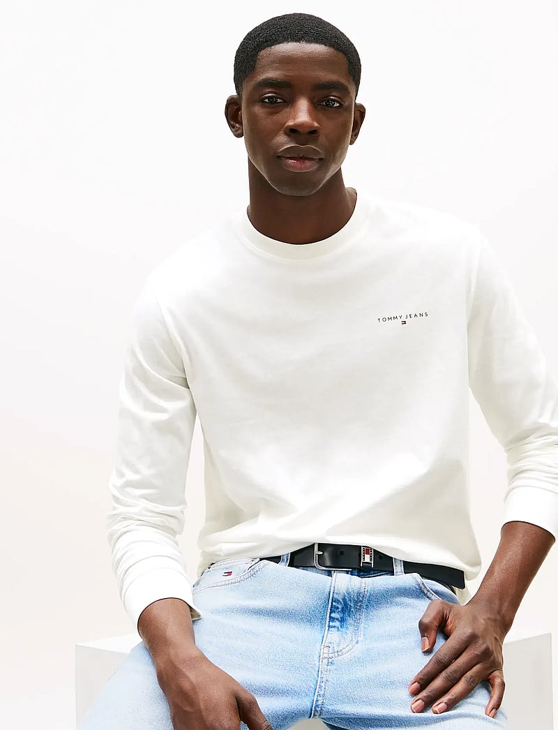 Tommy Jeans - TJM SLIM CHEST LINEAR LS TEE EXT - långärmade t-shirts - ecru - 4