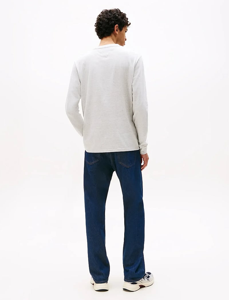 Tommy Jeans - TJM SLIM CHEST LINEAR LS TEE EXT - långärmade t-shirts - lt grey htr - 3