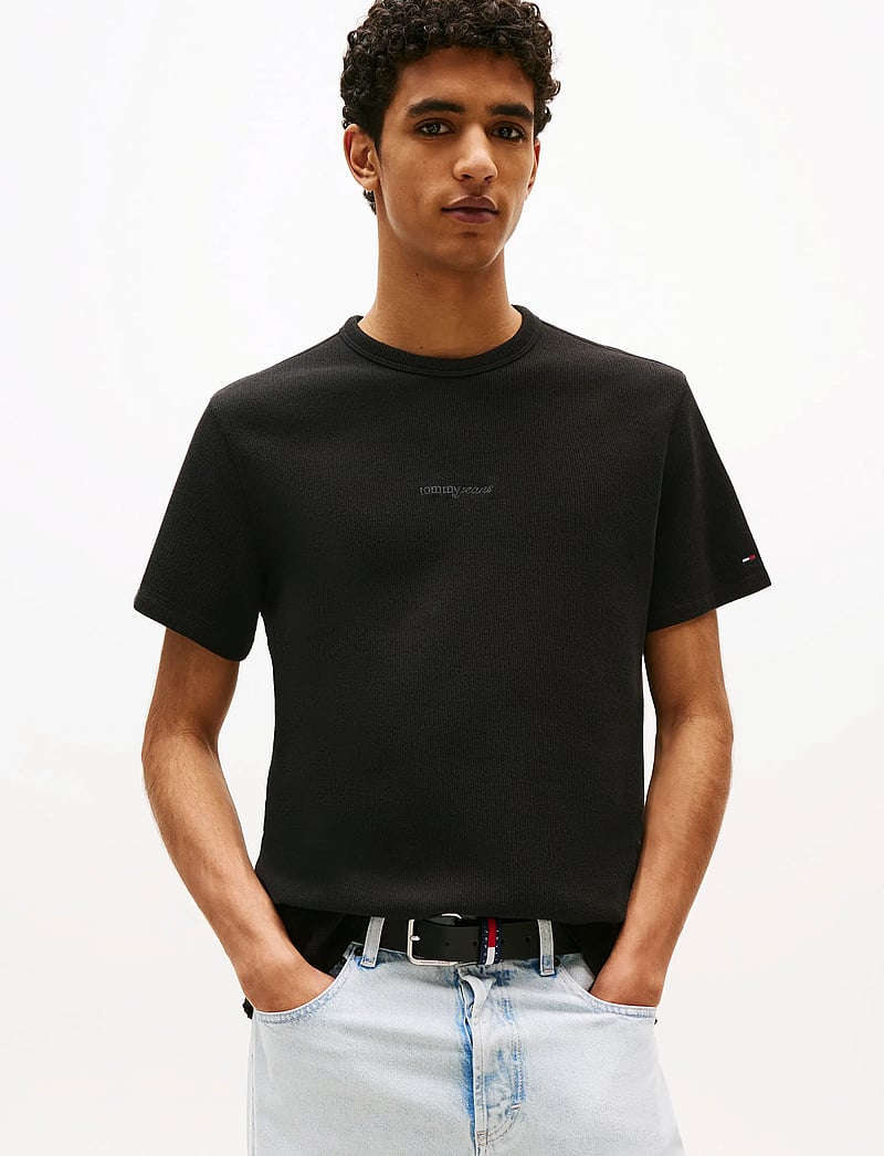 Tommy Jeans - TJM SLIM WAFFLE SCRIPT TEE - kurzärmelig - black - 0