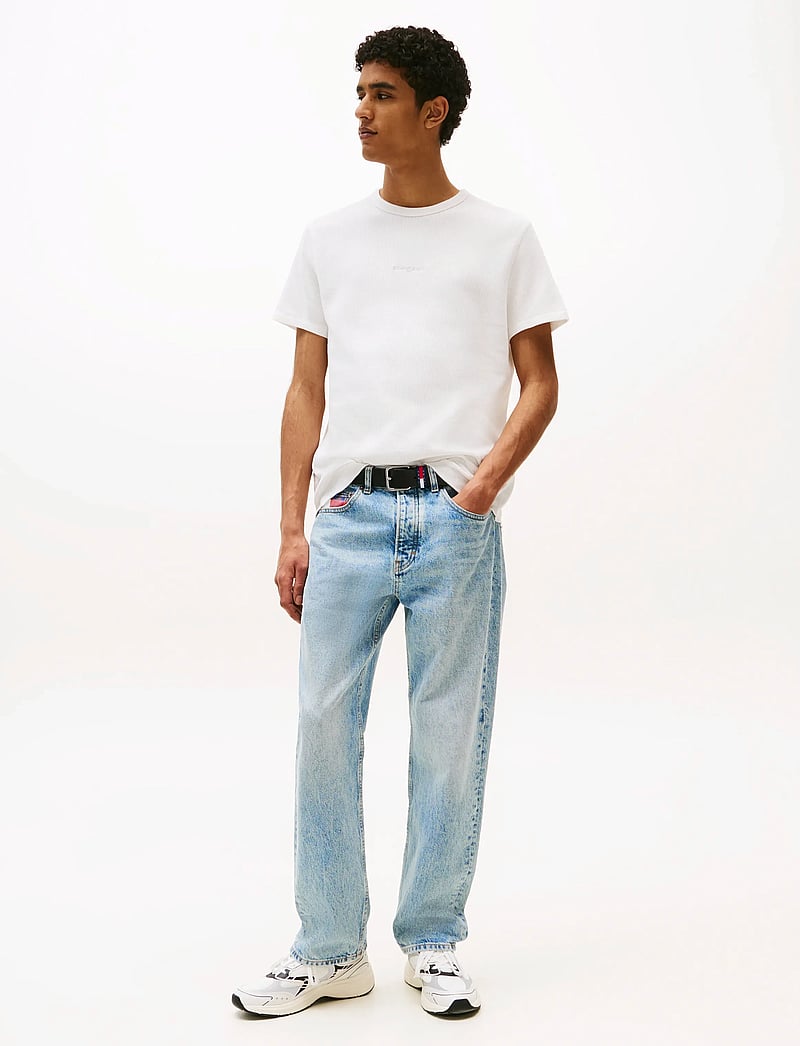 Tommy Jeans - TJM SLIM WAFFLE SCRIPT TEE - kortärmade t-shirts - ecru - 3