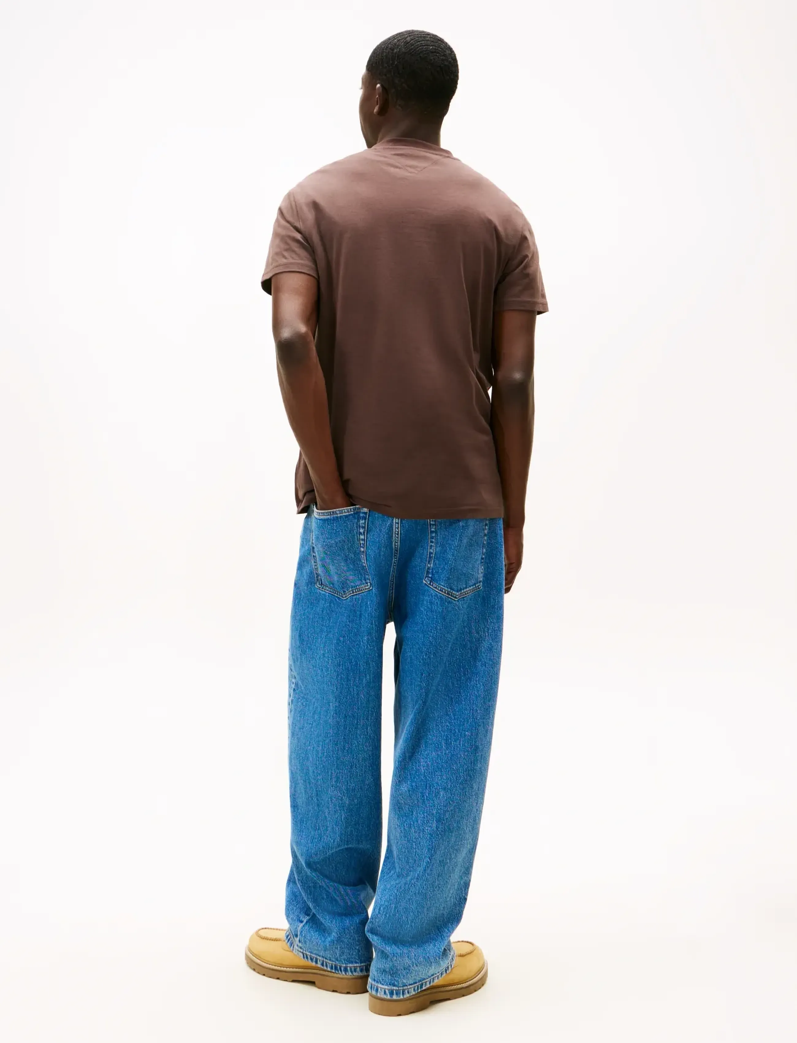 Tommy Jeans - TJM SLIM LINEAR CHEST TEE EXT - kortærmede t-shirts - black walnut - 2