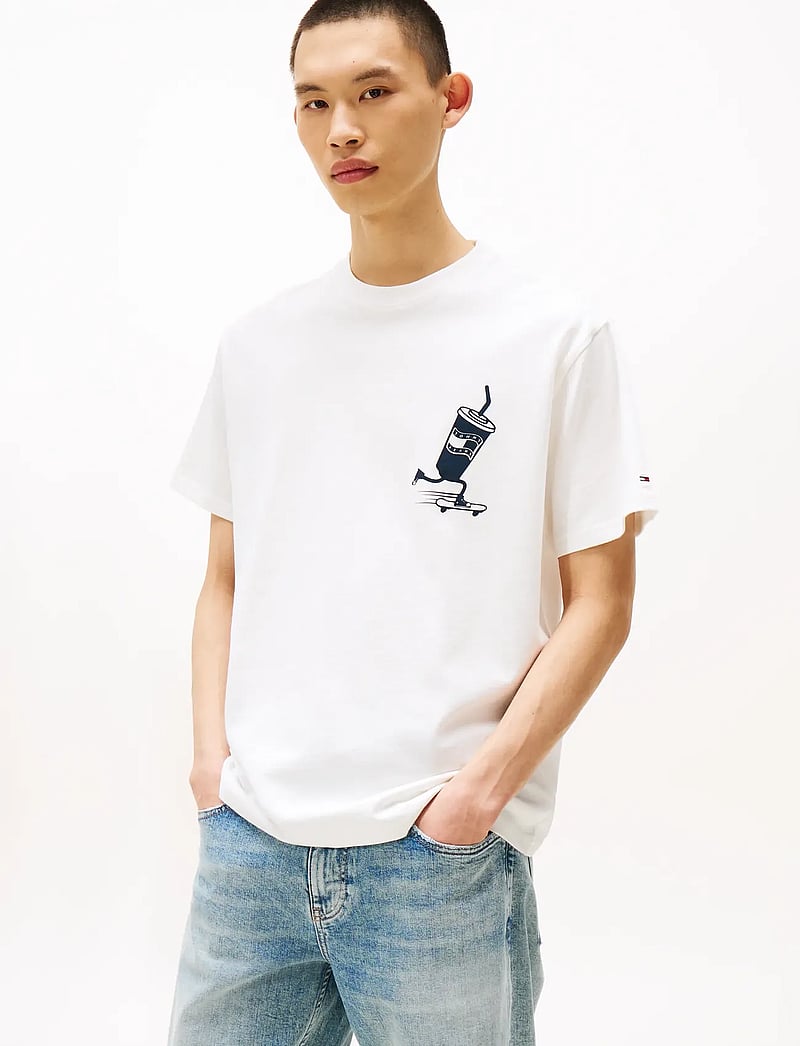 Tommy Jeans - TJM RLX SKATER BACK GRAPHIC TEE - kortärmade t-shirts - ecru - 0