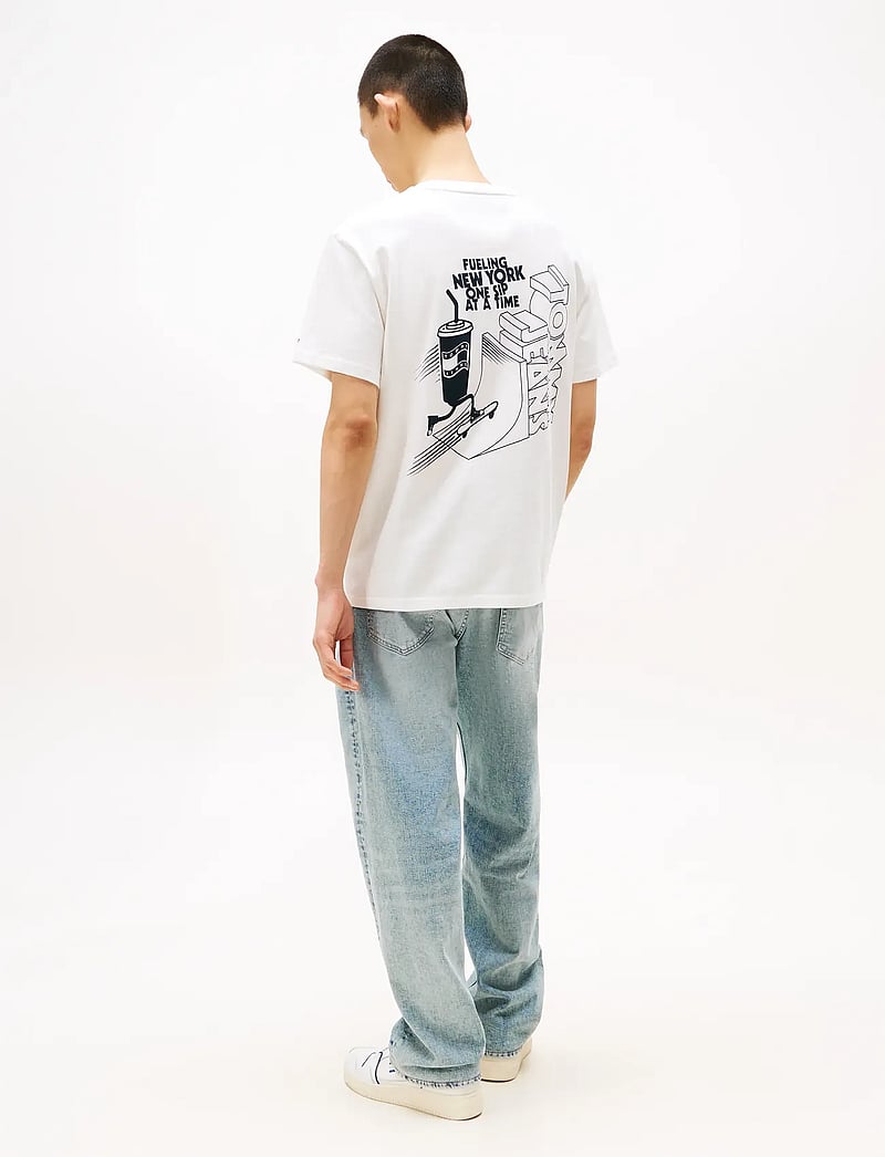 Tommy Jeans - TJM RLX SKATER BACK GRAPHIC TEE - kortärmade t-shirts - ecru - 3