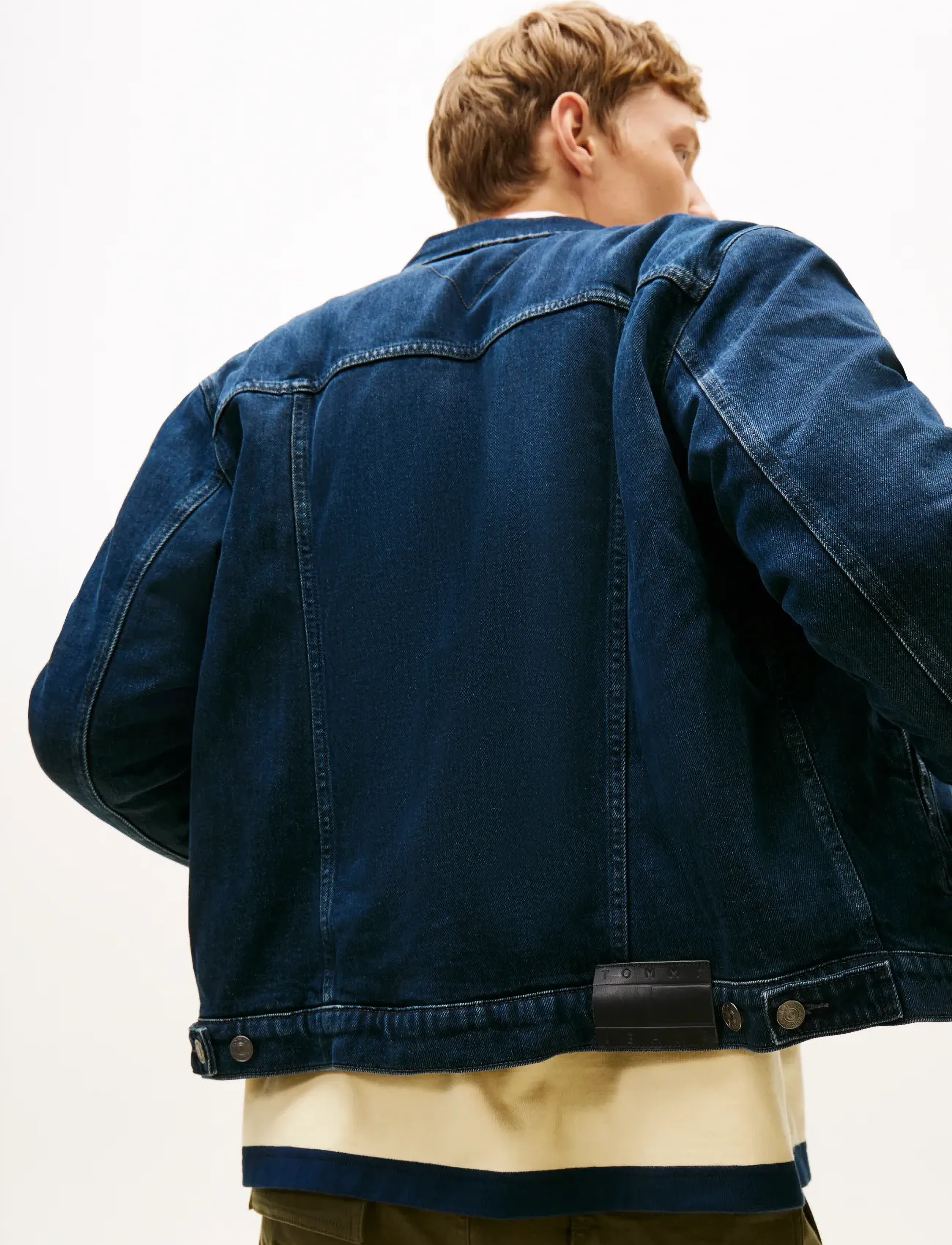 Tommy Jeans - RYAN RGLR TEDDY TRCKR EXT DI6166 - džinsinės striukės be pamušalo - denim blue black - 4