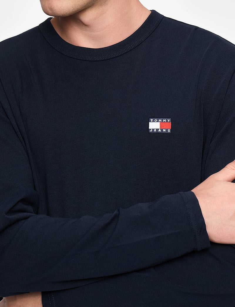 Tommy Jeans - TJM REG BADGE TEE LS - long-sleeved t-shirts - dark night navy - 5