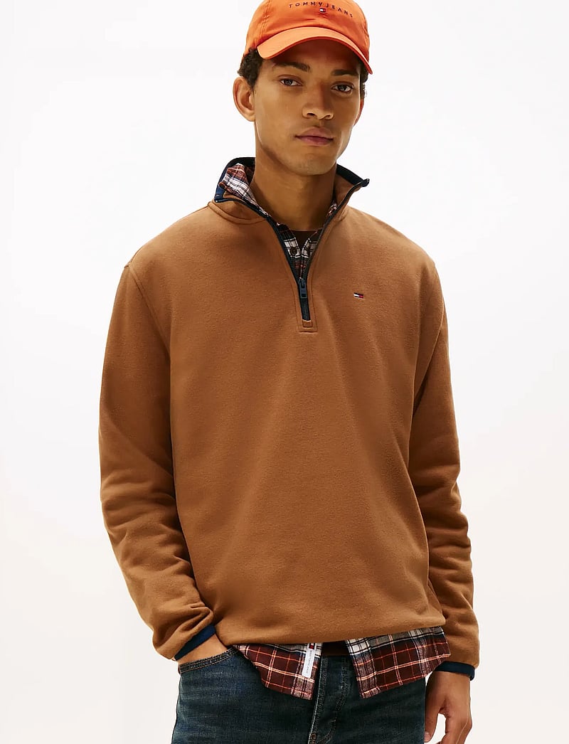 Tommy Jeans - TJM REG S FLAG ENTRY FLEECE EXT - fleece-pullover - pecan nut - 0