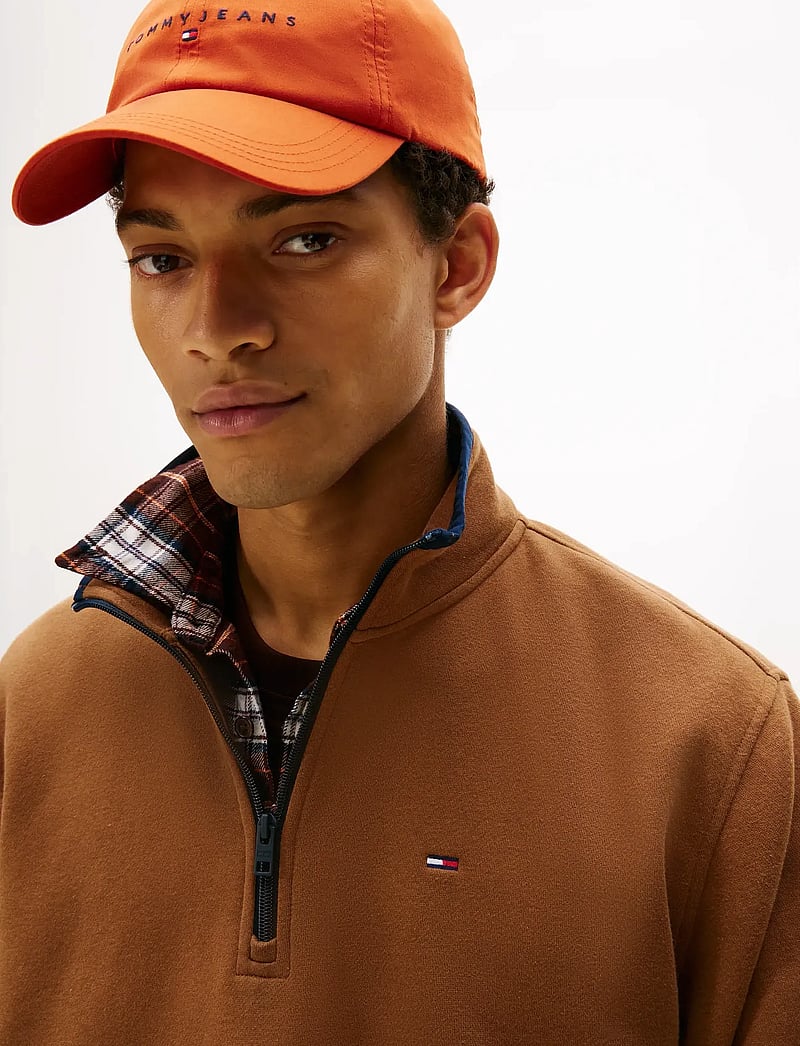 Tommy Jeans - TJM REG S FLAG ENTRY FLEECE EXT - fleece-pullover - pecan nut - 4