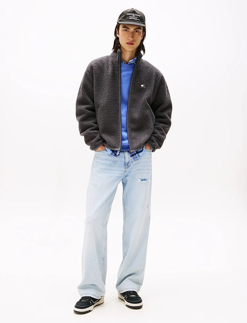 Tommy Jeans - TJM RLX BADGE FZ TEDDY - teddytröjor - washed black - 2