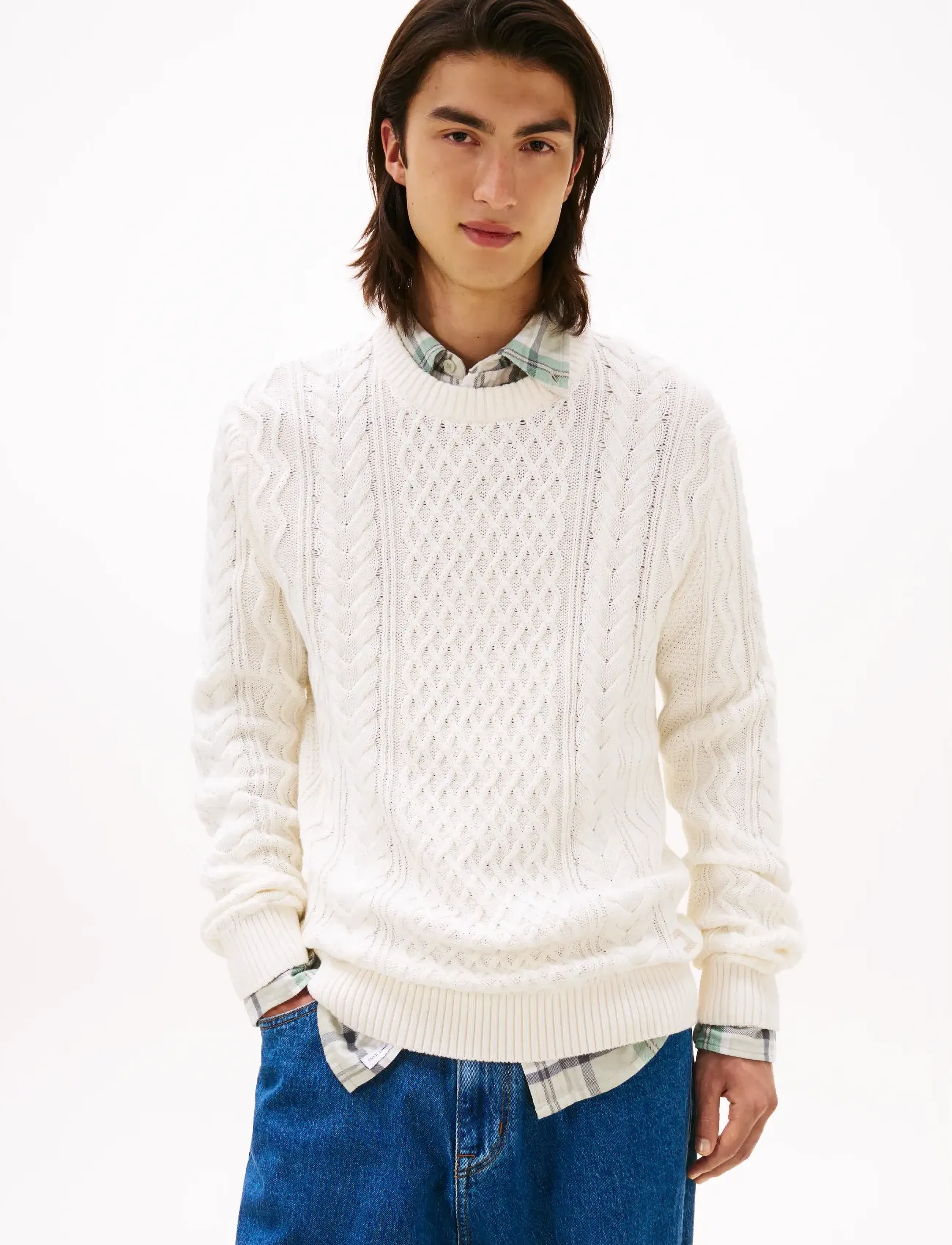 Tommy Jeans TJM SLM BADGE CABLE KNIT SWEATER - Kudumid - ANCIENT WHITE TONAL / white