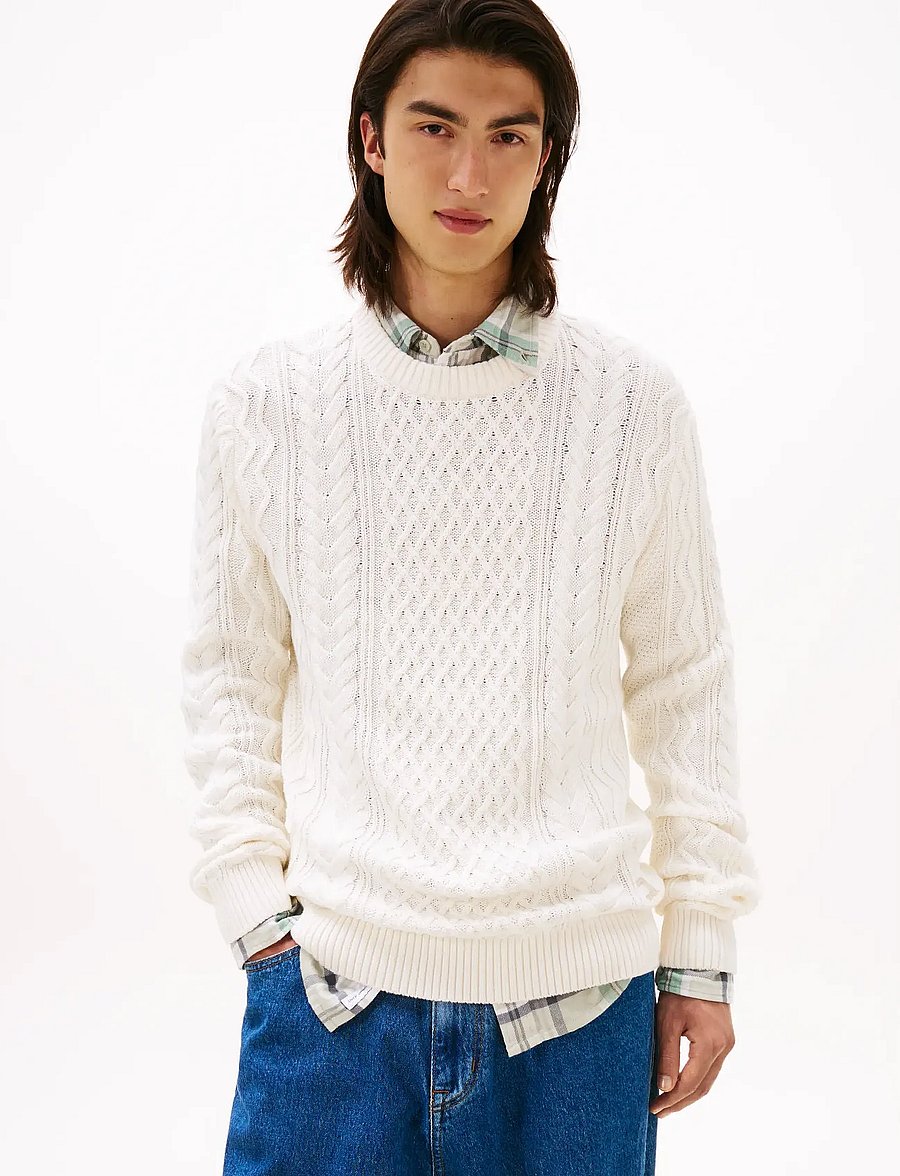 Tommy Jeans - TJM SLM BADGE CABLE KNIT SWEATER - rund hals - ancient white tonal - 0
