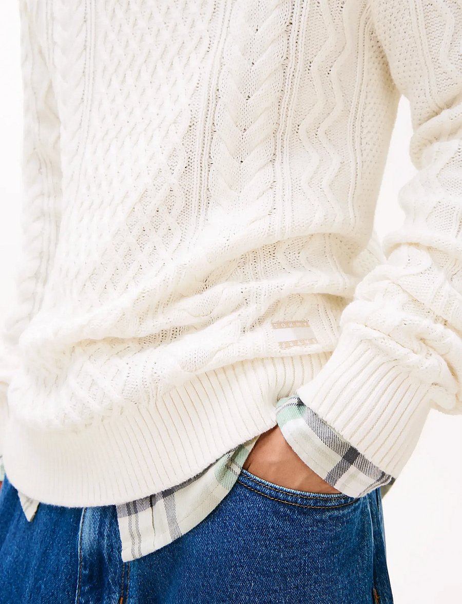 Tommy Jeans - TJM SLM BADGE CABLE KNIT SWEATER - rund hals - ancient white tonal - 4