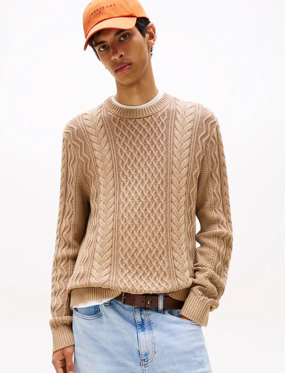 Tommy Jeans - TJM SLM BADGE CABLE KNIT SWEATER - rundhals - coastal taupe tonal - 0