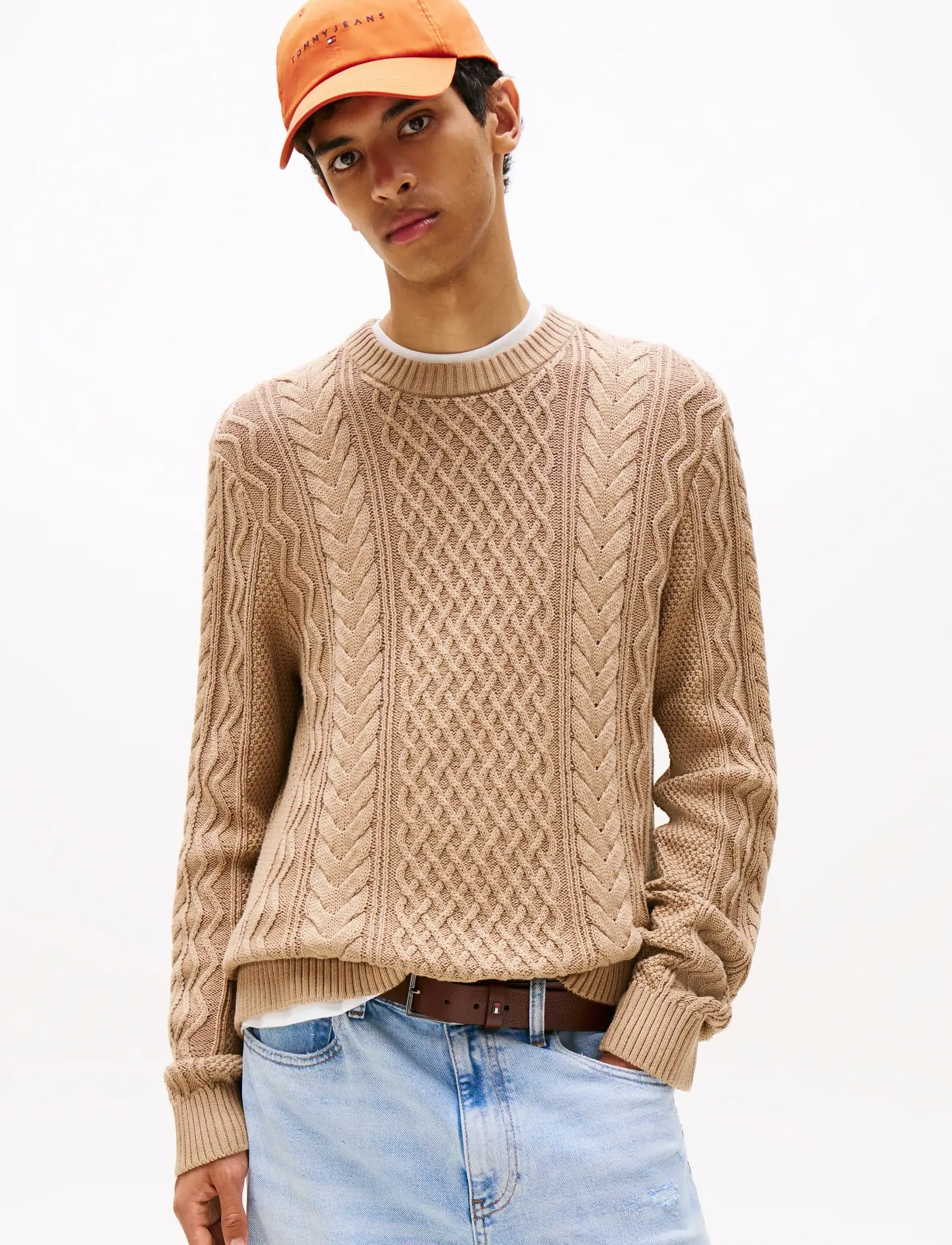 Tommy Jeans TJM SLM BADGE CABLE KNIT SWEATER - Tommy Hilfiger - COASTAL TAUPE TONAL / beige