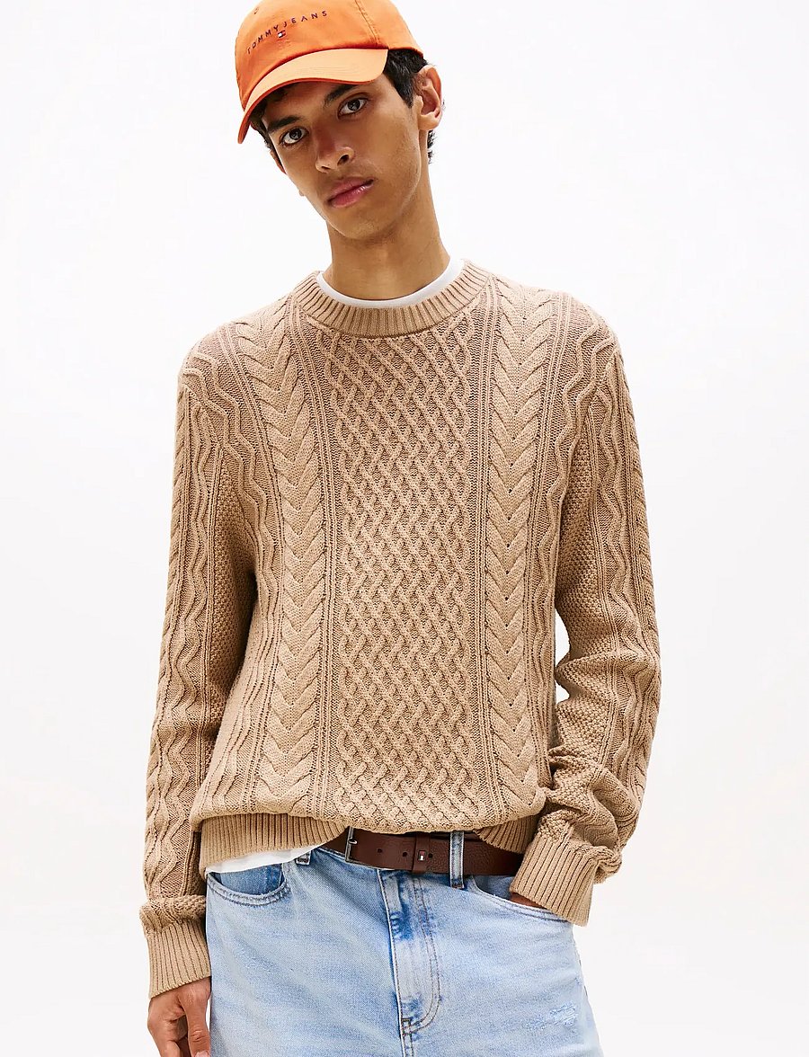 Tommy Jeans - TJM SLM BADGE CABLE KNIT SWEATER - round necks - coastal taupe tonal - 0