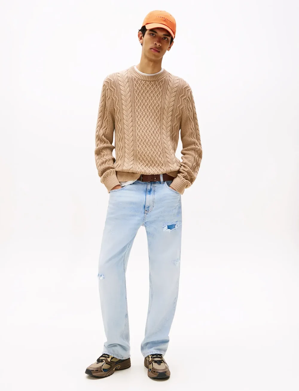 Tommy Jeans - TJM SLM BADGE CABLE KNIT SWEATER - rundhals - coastal taupe tonal - 2