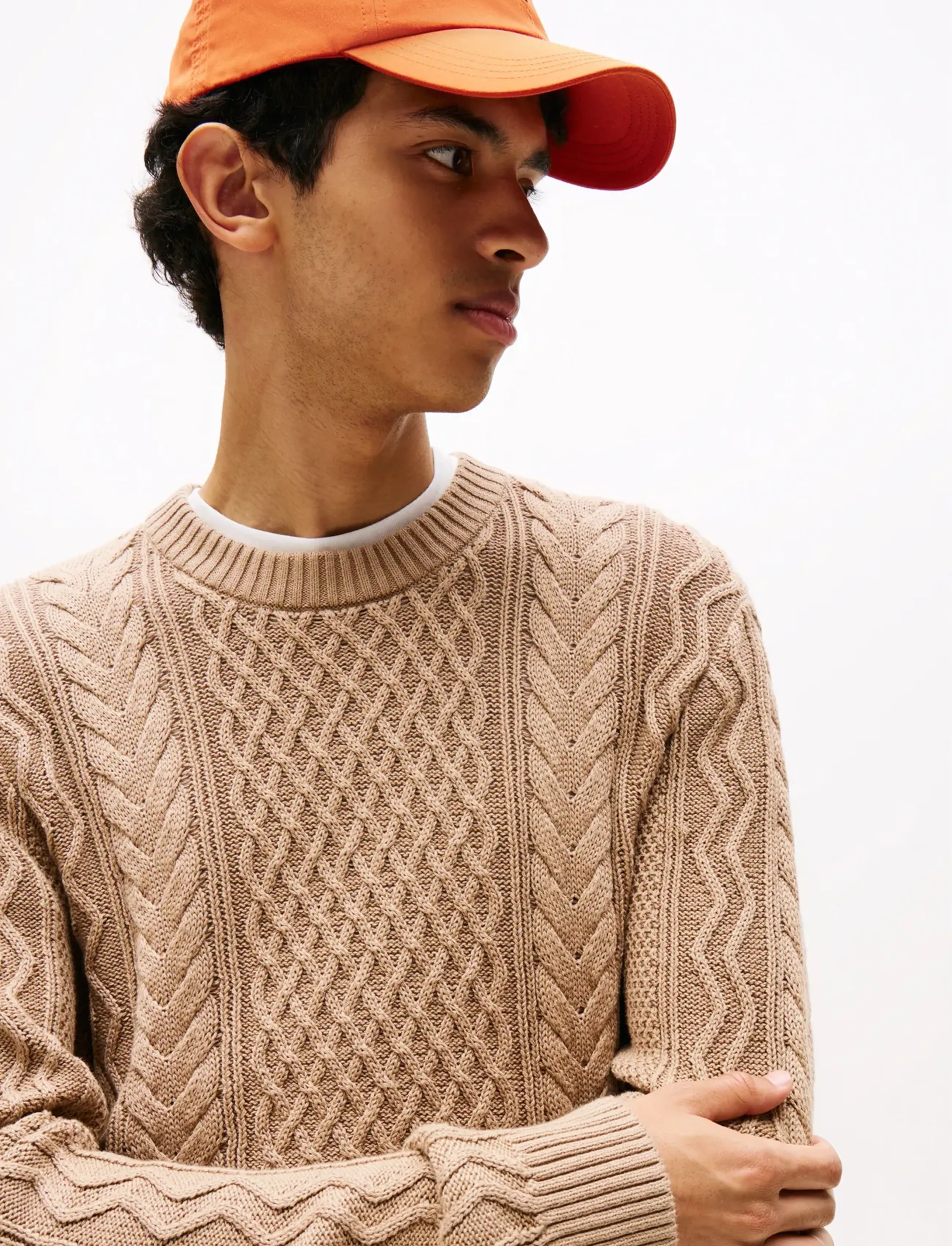 Tommy Jeans - TJM SLM BADGE CABLE KNIT SWEATER - rund hals - coastal taupe tonal - 4