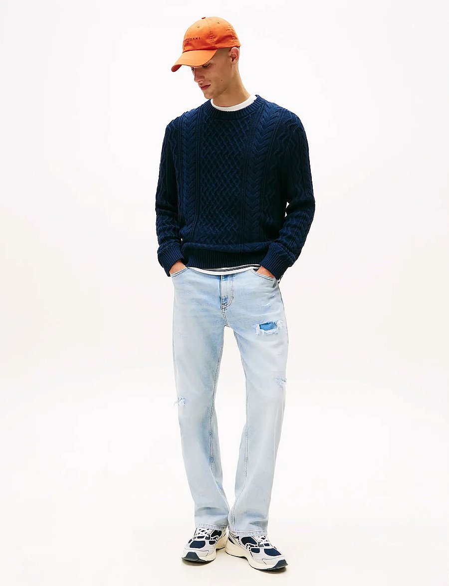 Tommy Jeans - TJM SLM BADGE CABLE KNIT SWEATER - rundhalsad - dark night navy tonal - 2