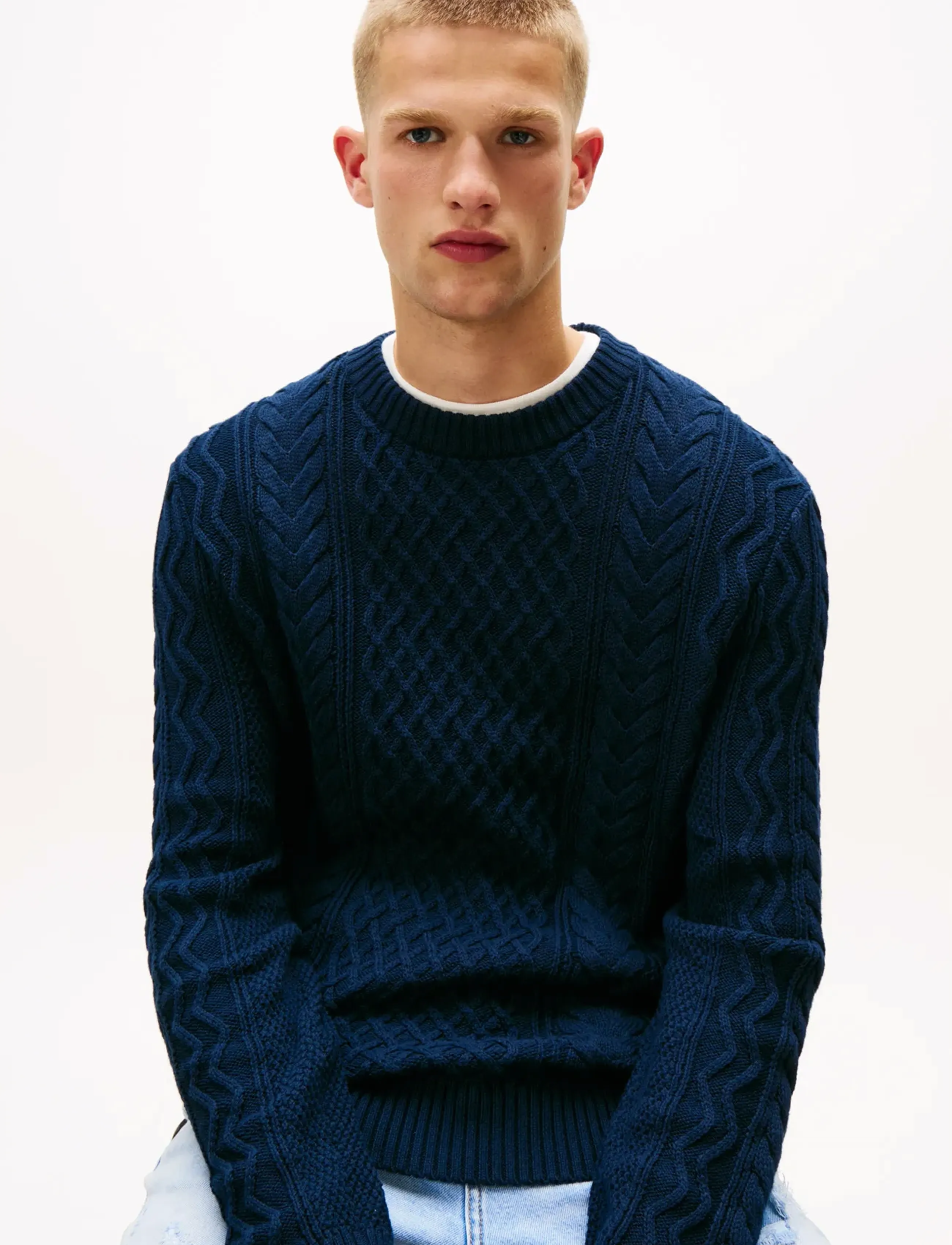 Tommy Jeans - TJM SLM BADGE CABLE KNIT SWEATER - pulls col rond - dark night navy tonal - 4