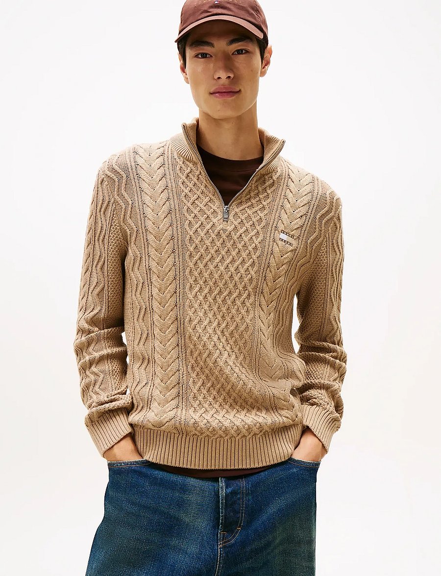 Tommy Jeans - TJM SLIM BADGE CABLE QRTR ZIP - swetry zapinane do połowy - coastal taupe tonal - 0