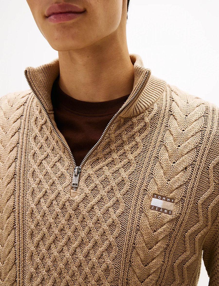 Tommy Jeans - TJM SLIM BADGE CABLE QRTR ZIP - swetry zapinane do połowy - coastal taupe tonal - 4