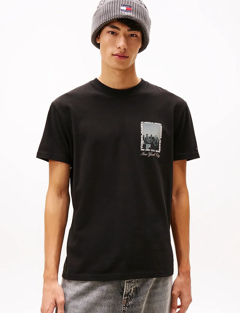Tommy Jeans - TJM REG PHOTO TEE - kortärmade t-shirts - black - 0