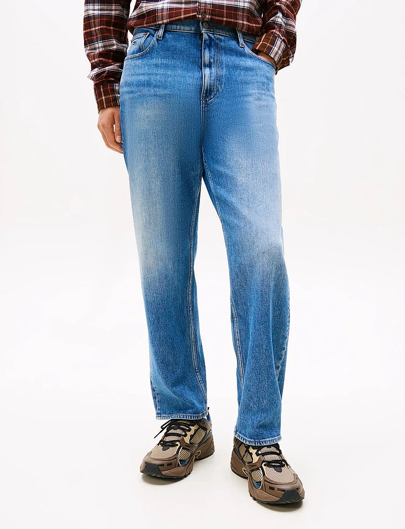 Tommy Jeans - SONNY RGLR TPRD BI0134 - tapered jeans - denim medium - 4