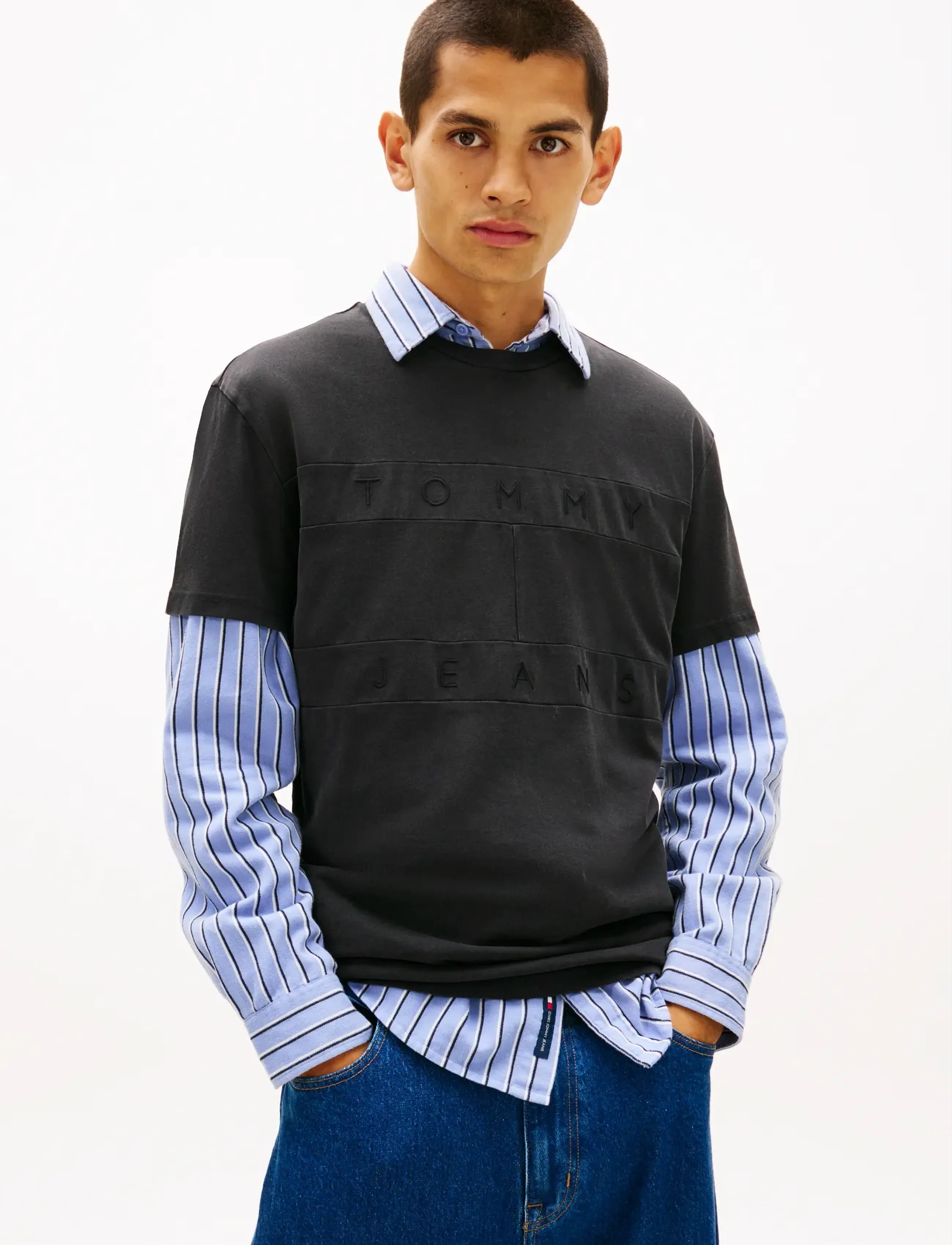 Tommy Jeans TJM REG TONAL FLAG SS TEE - Tommy Hilfiger - BLACK / black