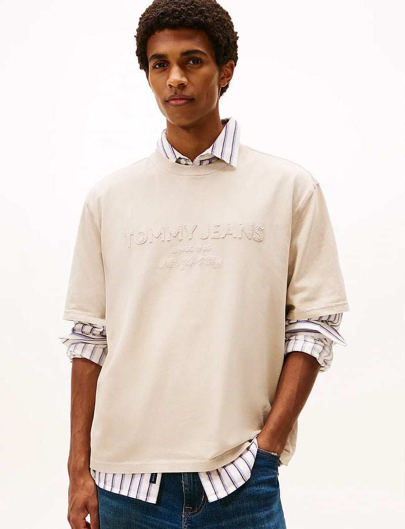 Tommy Jeans - TJM 90S NEW CLASSICS SS TEE - kurzärmelig - gulf sand - 0