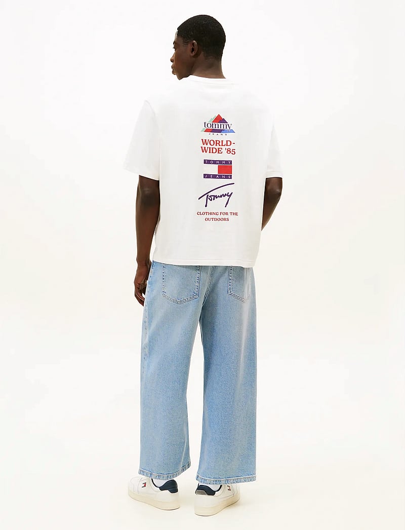 Tommy Jeans - TJM 90S PEAKS BACKPRINT SS TEE - kurzärmelig - ancient white - 2