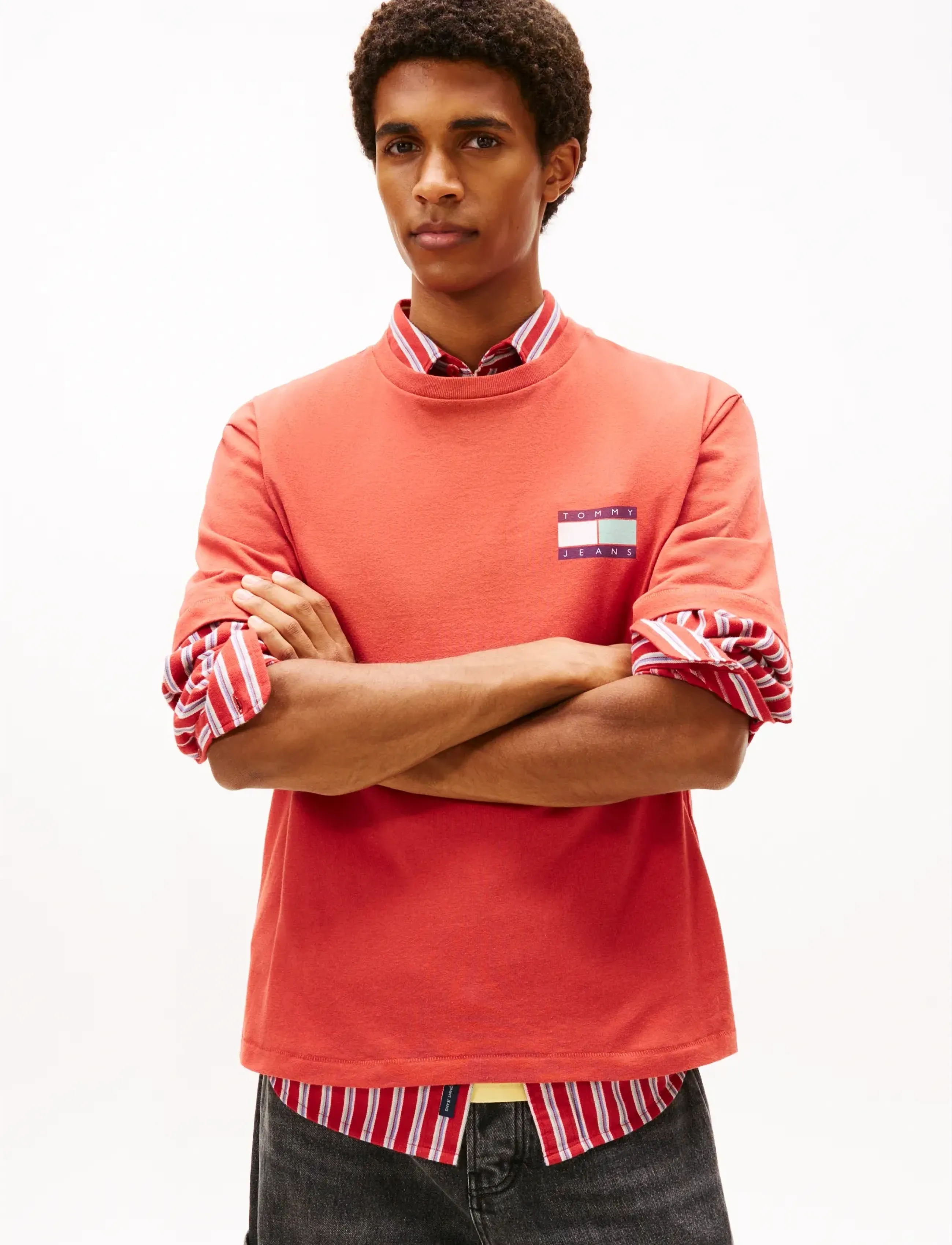 Tommy Jeans TJM 90S PEAKS BACKPRINT SS TEE - Tommy Hilfiger - TERRACOTTA RED / coral