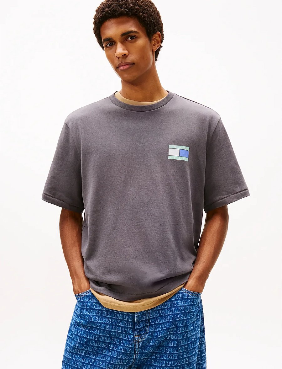 Tommy Jeans - TJM 90S PEAKS BACKPRINT SS TEE - kurzärmelige t-shirts - washed black - 0