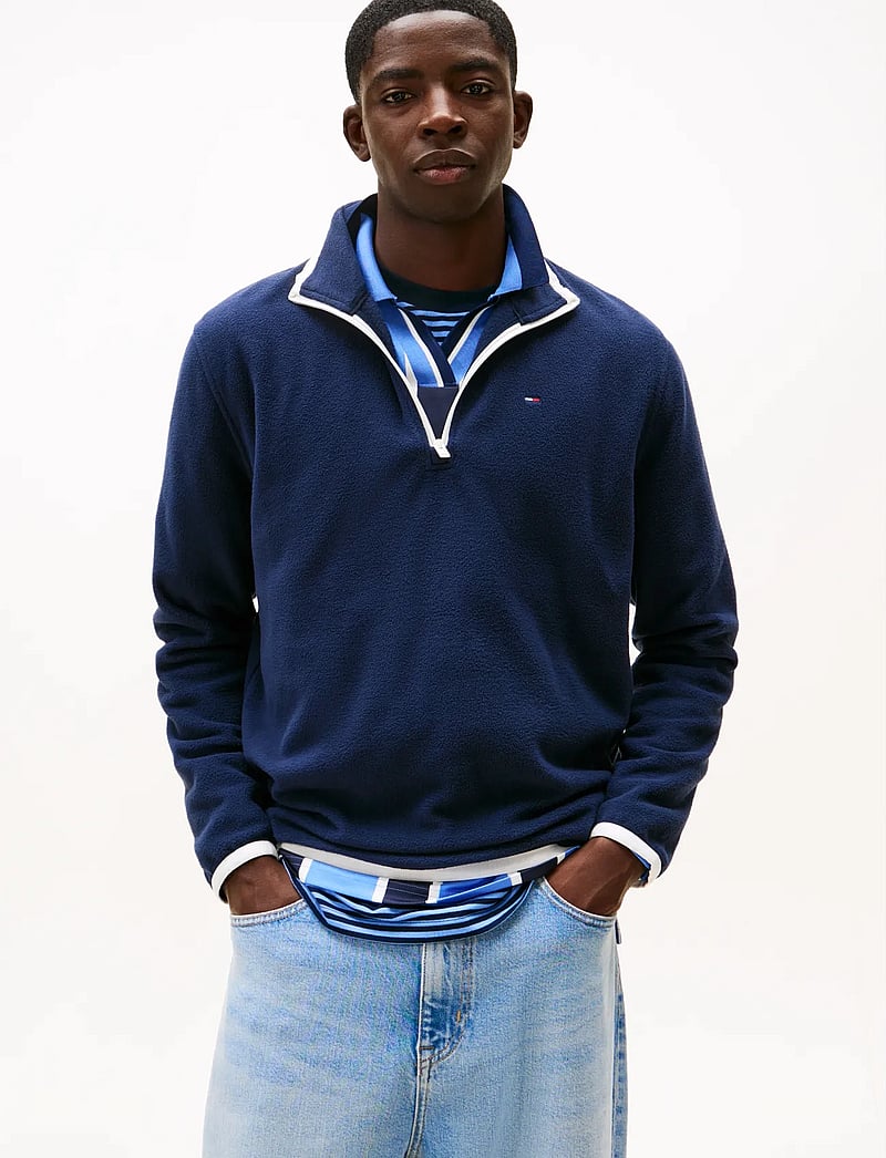 Tommy Jeans - TJM REG S FLAG POLAR FLEECE QZ - pullover mit halbem reißverschluss - dark night navy - 0