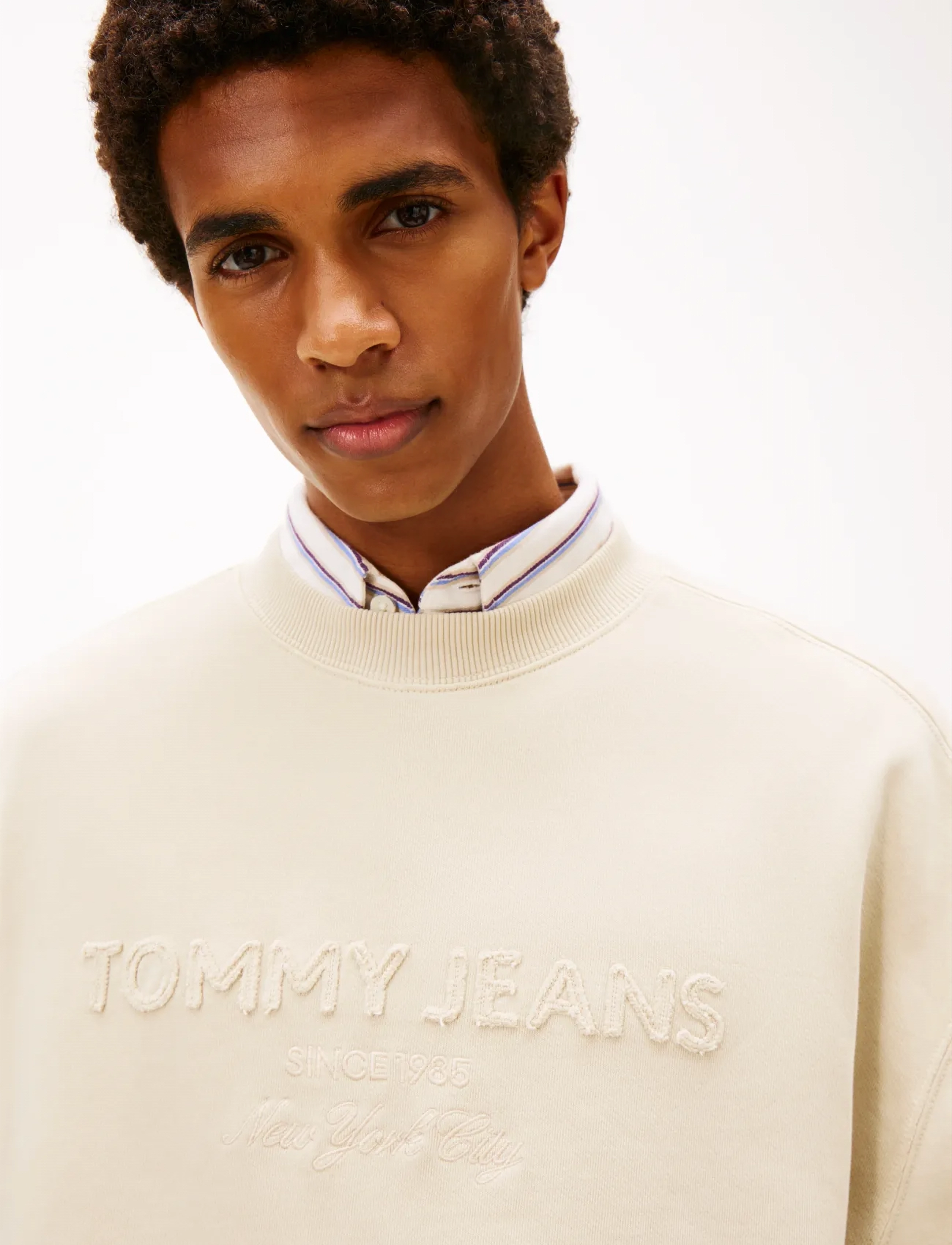 Tommy Jeans - TJM 90S GMD NEW CLASSICS CREW - shoppa efter stil - gulf sand - 4
