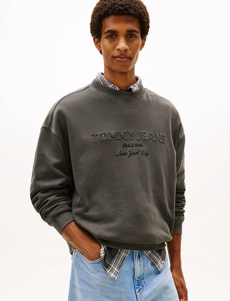 Tommy Jeans - TJM 90S GMD NEW CLASSICS CREW - rundhalsad - washed black - 0