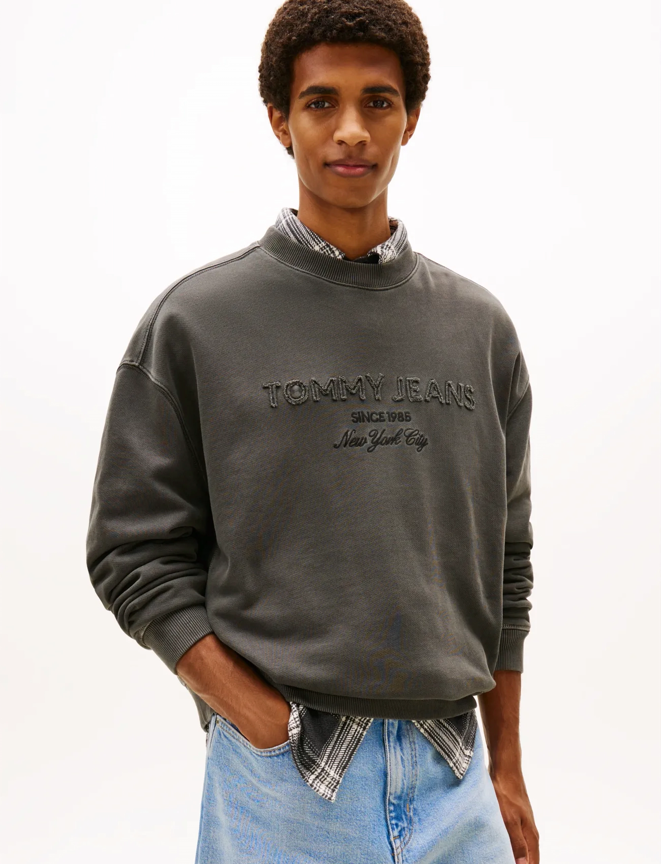 Tommy Jeans TJM 90S GMD NEW CLASSICS CREW - Sweatshirts - WASHED BLACK / khaki/green
