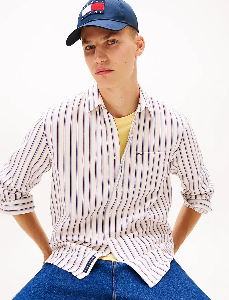Tommy Jeans - TJM RLX STRIPE TWILL SHIRT - gestreifte hemden - ancient white stripes - 4