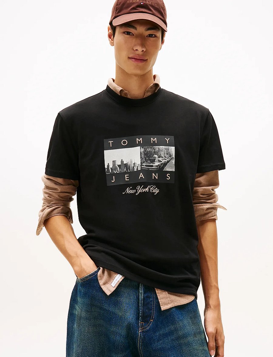 Tommy Jeans - TJM REG PHOTO FLAG SS TEE - kurzärmelige t-shirts - black - 0