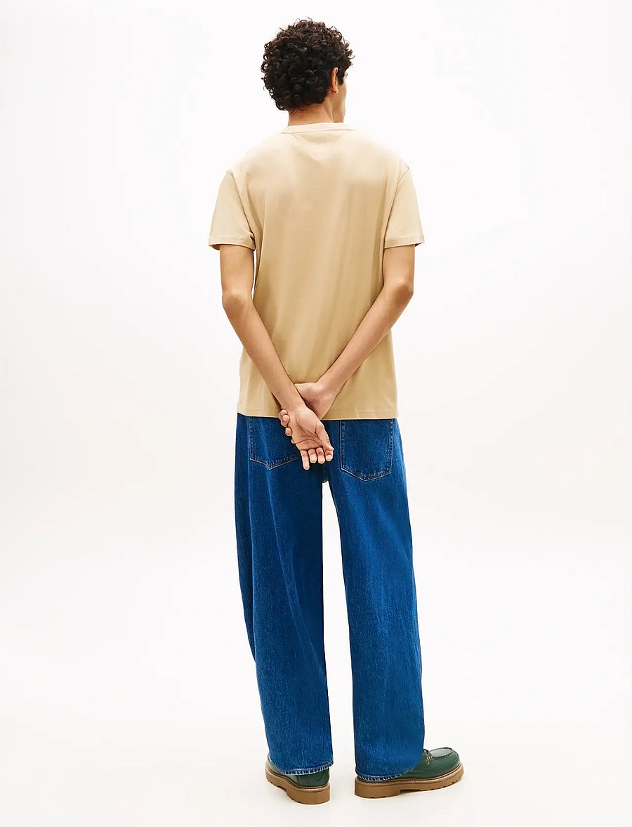 Tommy Jeans - TJM REG SFLAG SS TEE EXT - short-sleeved t-shirts - gentle gold - 2