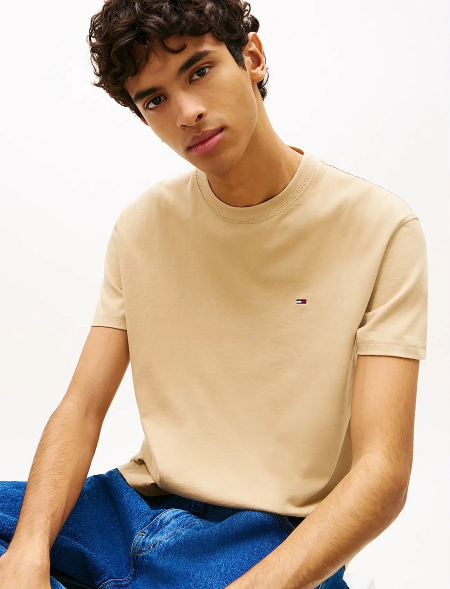 Tommy Jeans - TJM REG SFLAG SS TEE EXT - short-sleeved t-shirts - gentle gold - 4