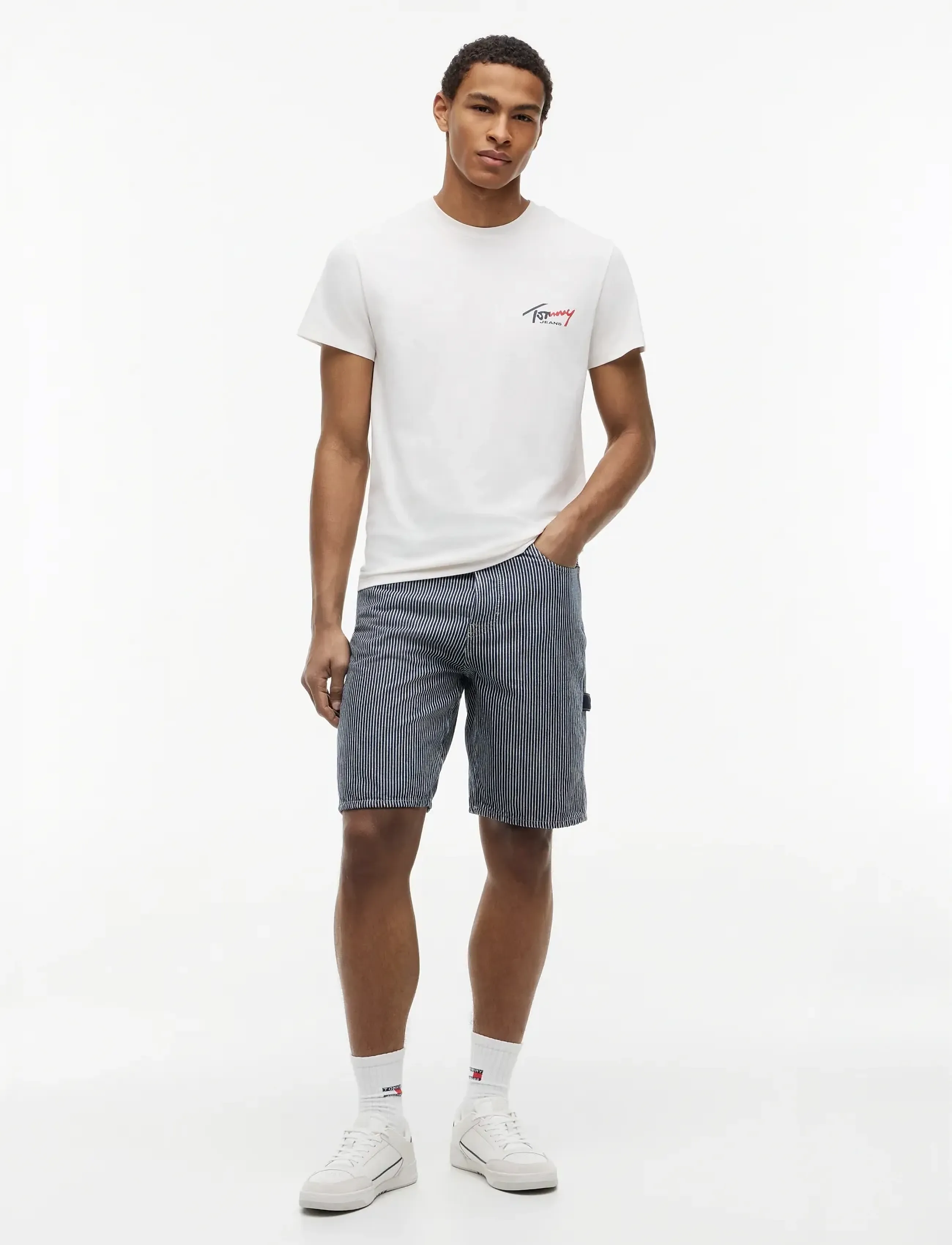 Tommy Jeans - TJM SLIM SIGN CHEST SS TEE EXT - kortærmede t-shirts - ancient white - 4