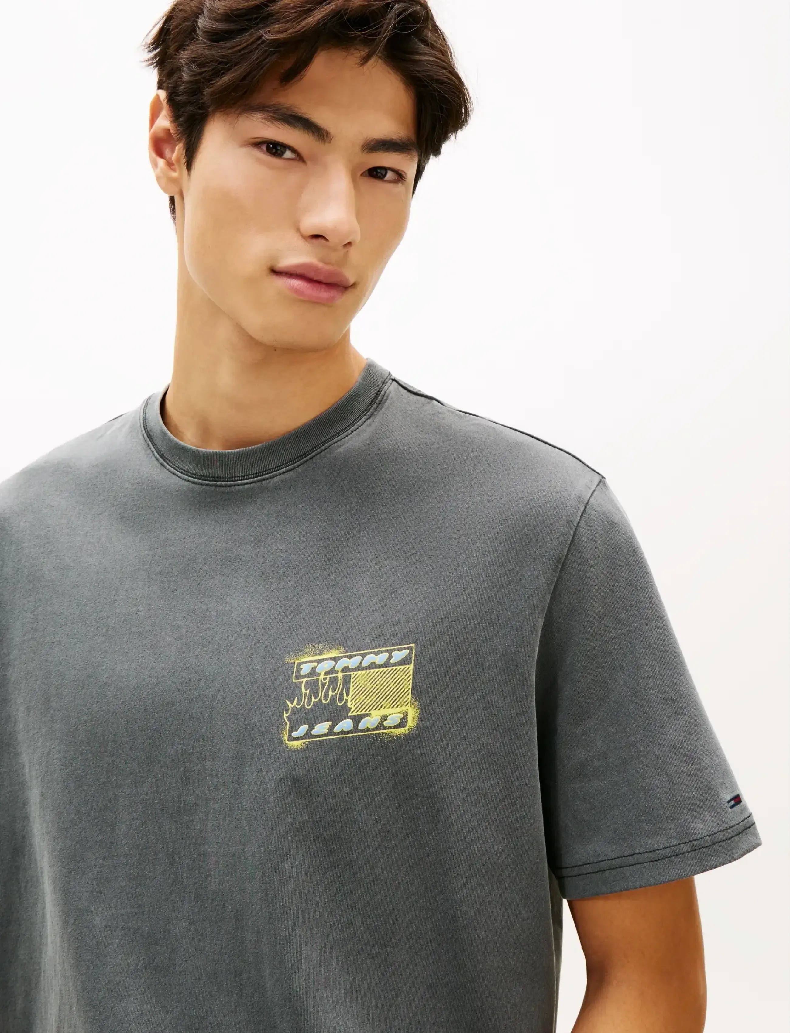 Tommy Jeans - TJM 90S BUBBLE FLAG SS TEE - kortärmade t-shirts - black - 4